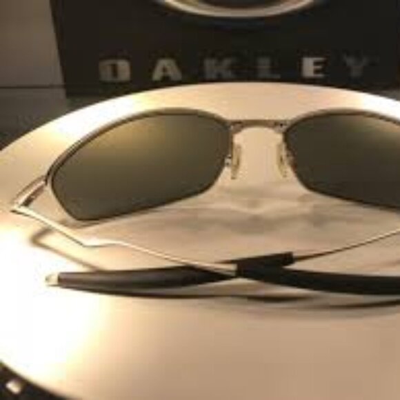 Sunglasses Oakley, Rayban, Bolle', Celine, Aldo, Maui Jim's, Matsuda and others. - Picture 3 of 9